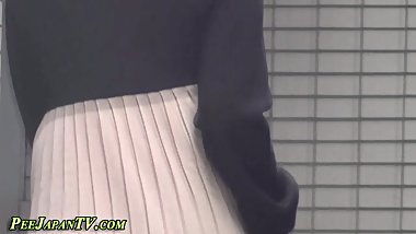 Asians relieve bladders