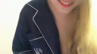 性感大屁股美女主播新买的男朋友第一次试用自慰