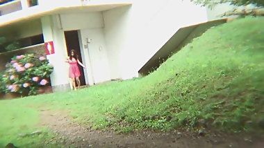 Hot babe gets fingered by a stranger in the park