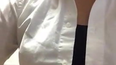 JAPINHA PAGANDO PEITINHO