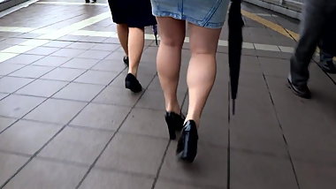 Sexy Legs Walk 001