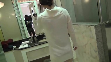 jeune chienne soumise japonaise moule poilue mauve baisee