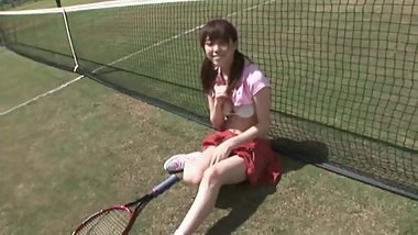 Mizuho Qin plays tennis