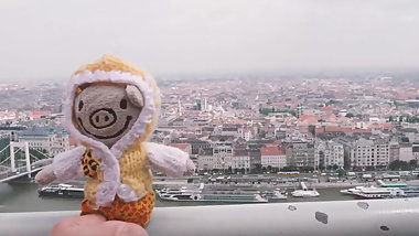 Marica Hase Sightseeing with Harriet Sugarcookie